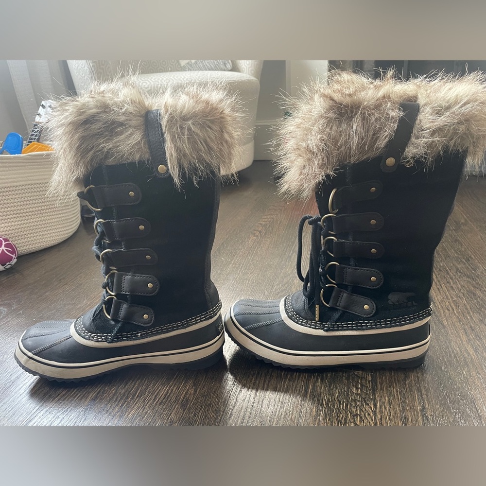 Size 9 women Sorel joan of arctic boots